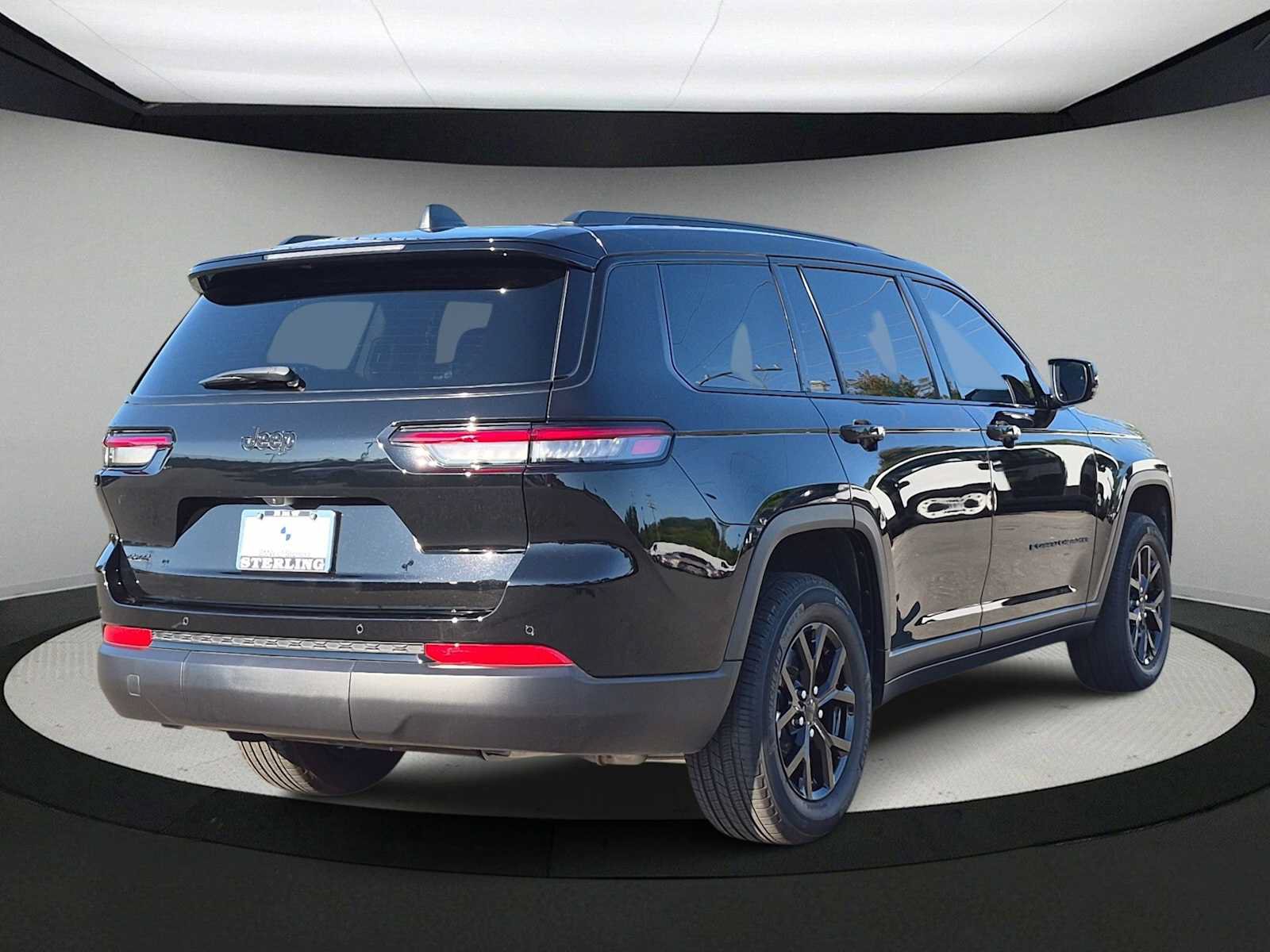 Used 2025 Jeep Grand Cherokee L Altitude AWD/4WD image 8
