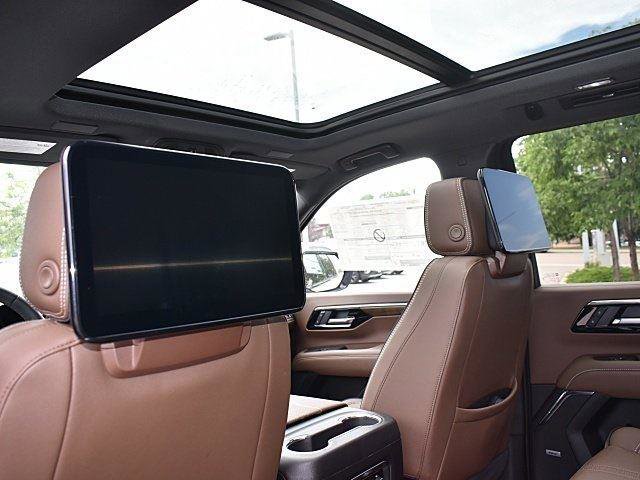 New 2025 Chevrolet Suburban High Country image 9