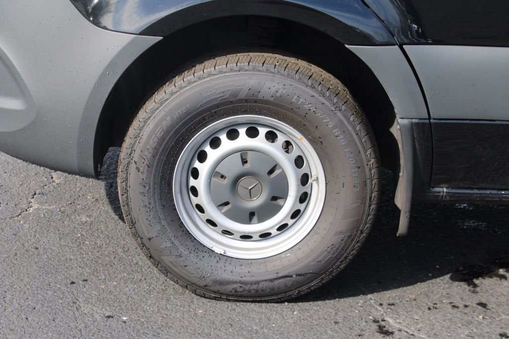 Used 2025 Mercedes-Benz Sprinter 2500 image 15