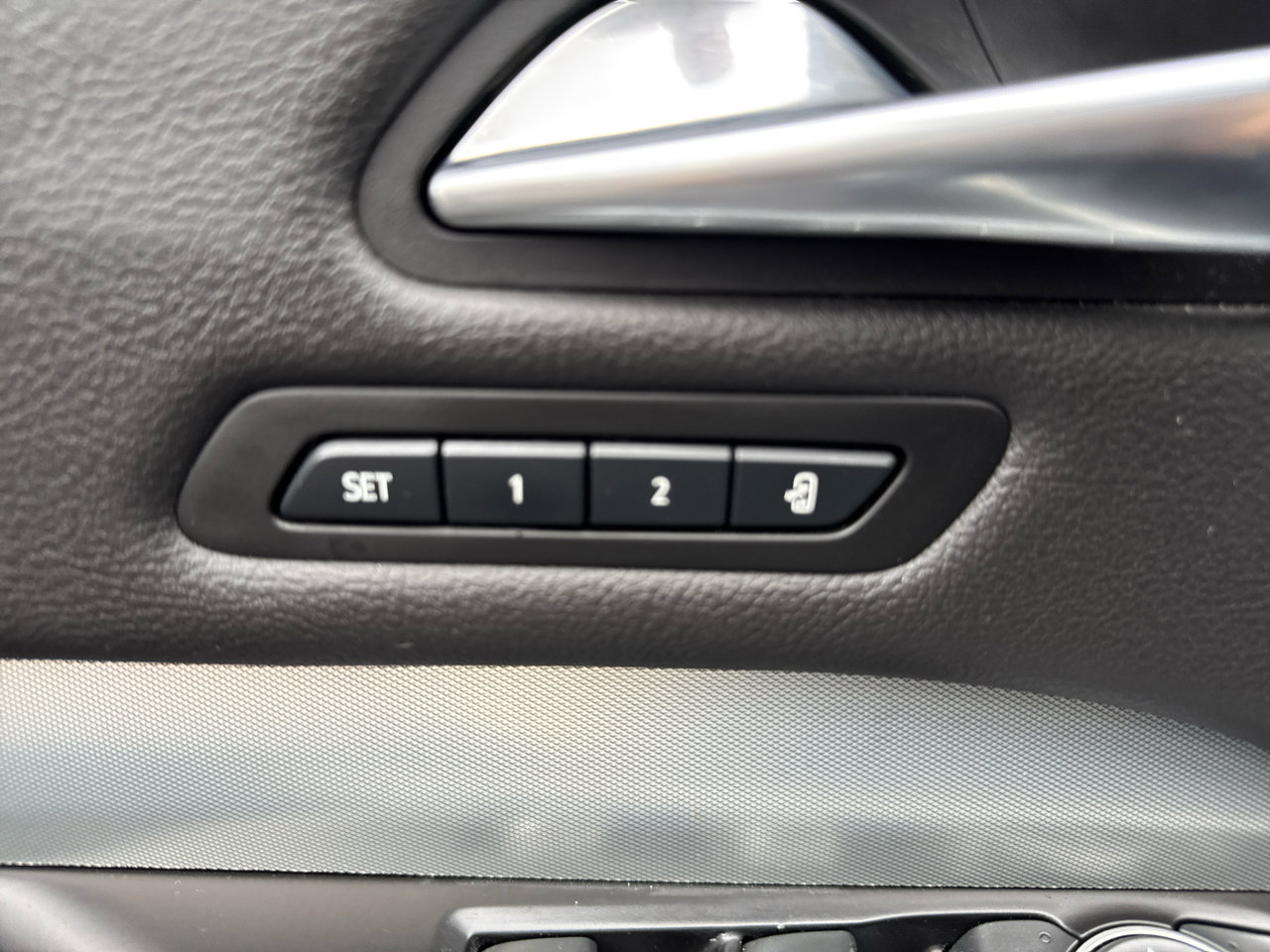 Used 2020 Cadillac XT4 Premium Luxury w/ Driver Awareness Package image 15