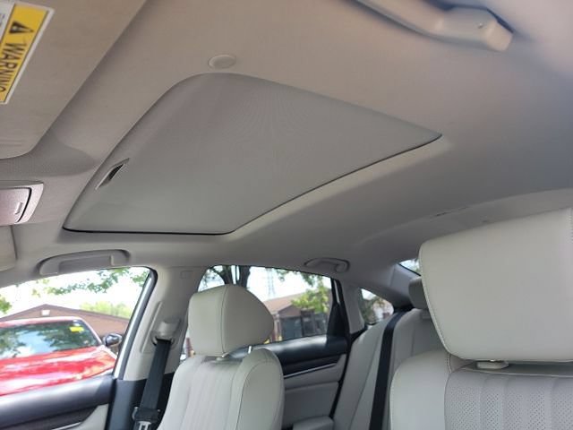 Used 2018 Honda Accord Touring image 10