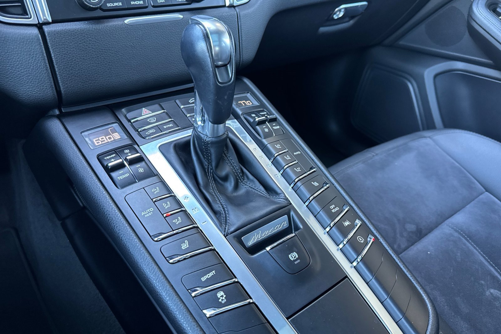 Used 2017 Porsche Macan image 24