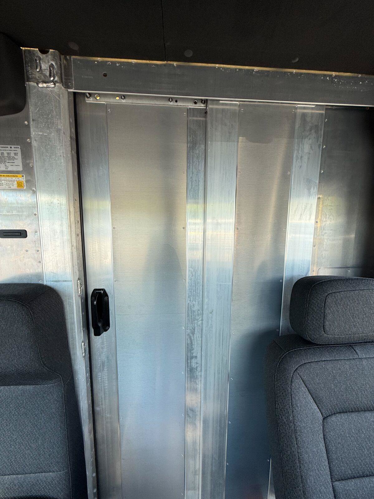 Used 2024 Chevrolet Brightdrop 400 w/ Commercial Equipment Package AWD/4WD image 10