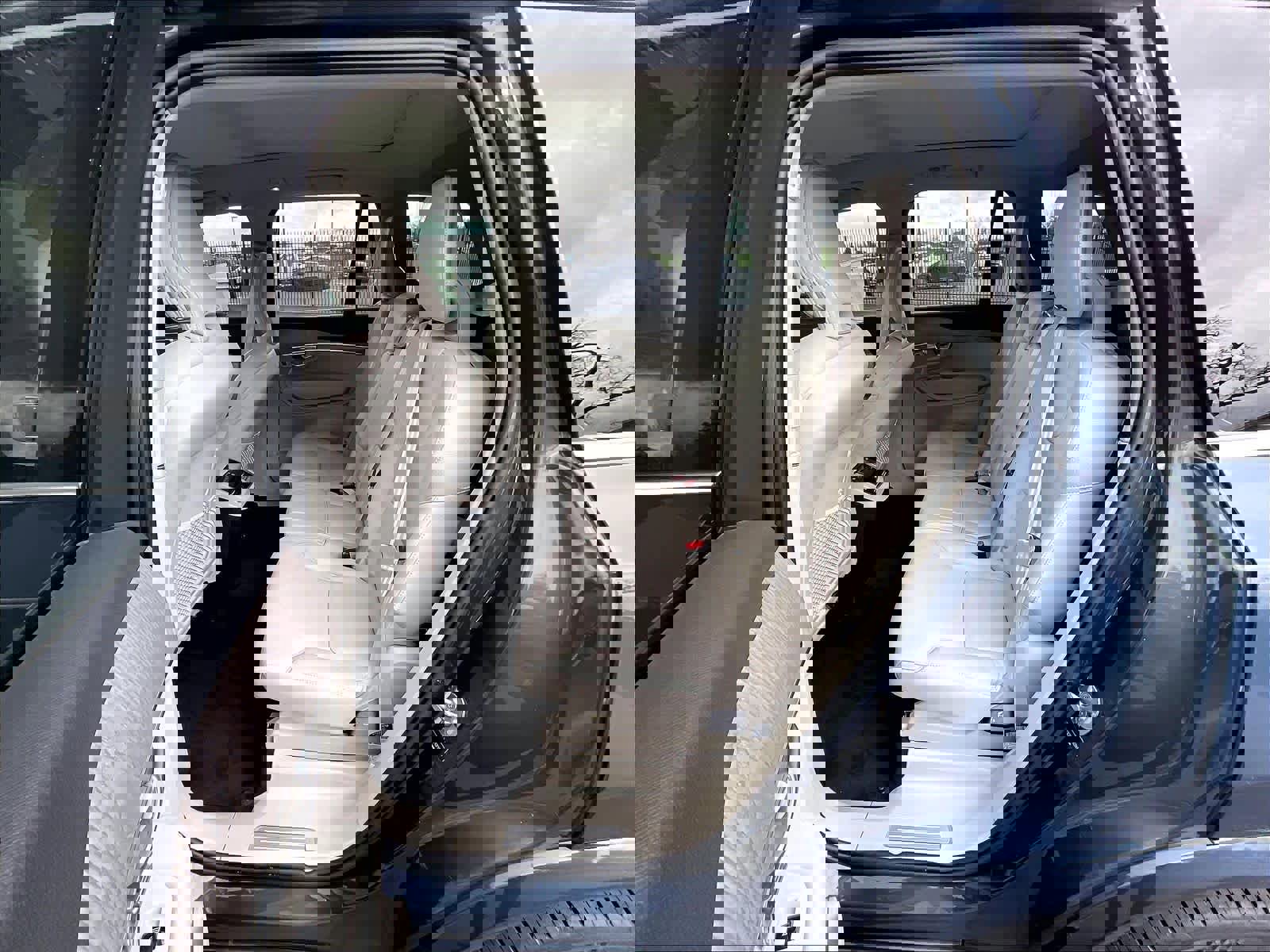 Used 2023 Volvo XC90 B6 Plus w/ Protection Package Premier image 29