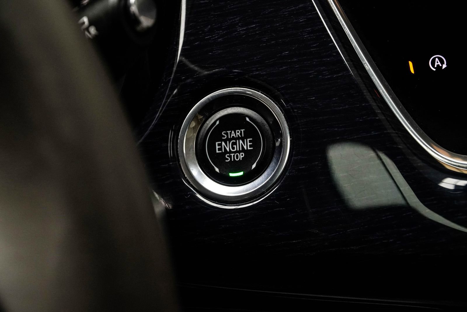 Used 2024 Cadillac XT6 Premium Luxury w/ LPO, Floor Liner Package AWD/4WD image 25