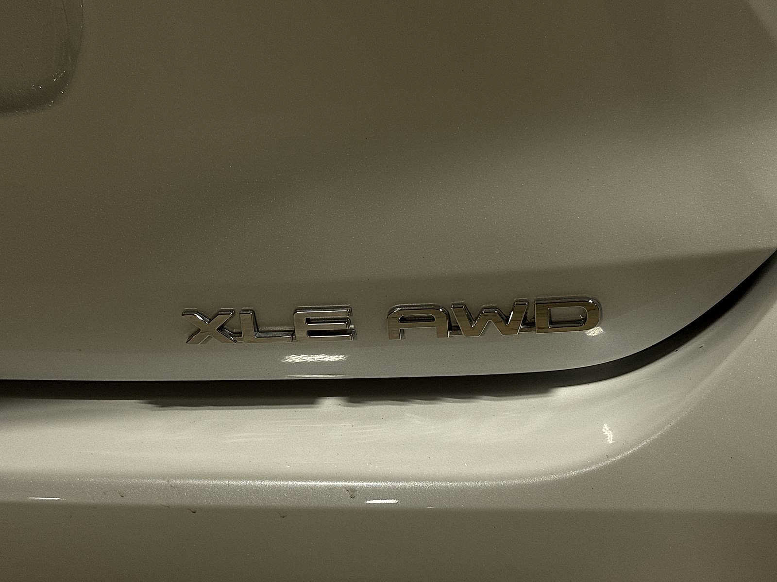 Used 2022 Toyota Highlander XLE AWD/4WD image 28