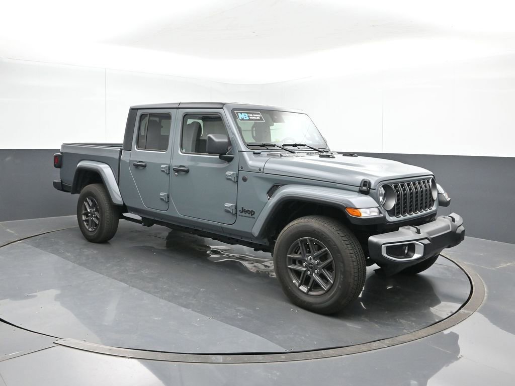 Used 2025 Jeep Gladiator Sport image 7