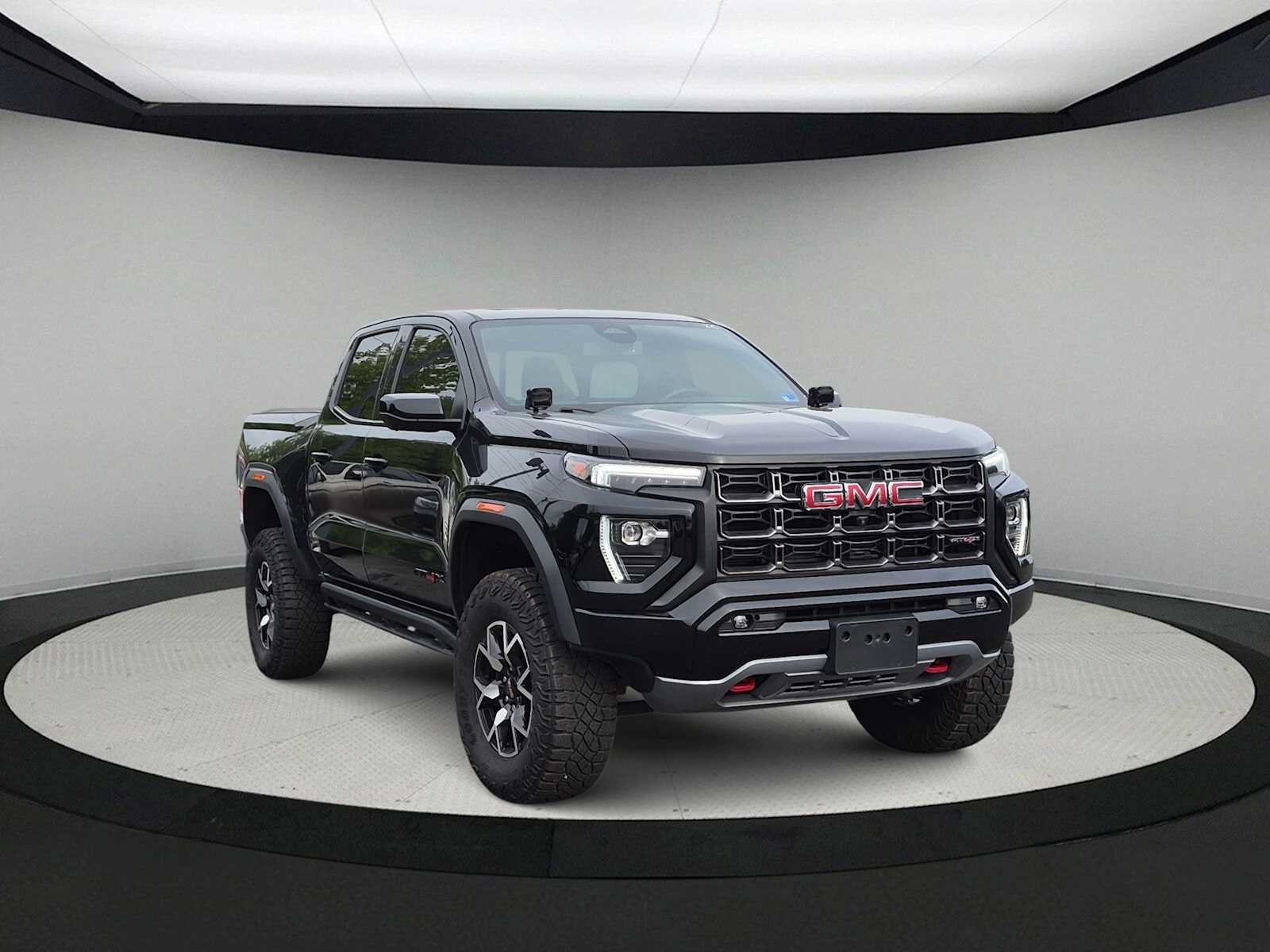Used 2024 GMC Canyon AT4X AWD/4WD image 2