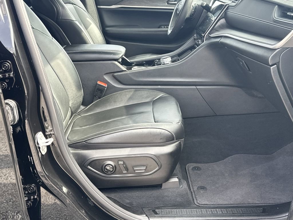 Used 2023 Jeep Grand Cherokee L Limited w/ Rear Seat Video Group I image 14