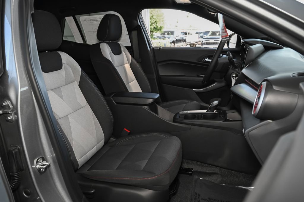 New 2026 Chevrolet Trax RS FWD image 32