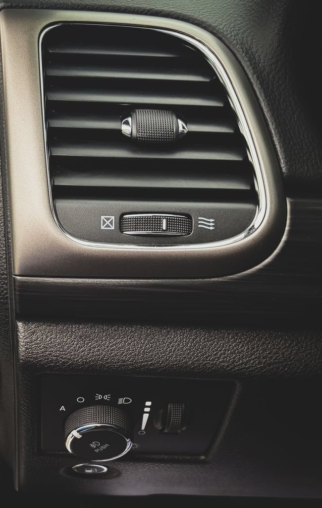 Used 2020 Jeep Grand Cherokee Altitude RWD image 11