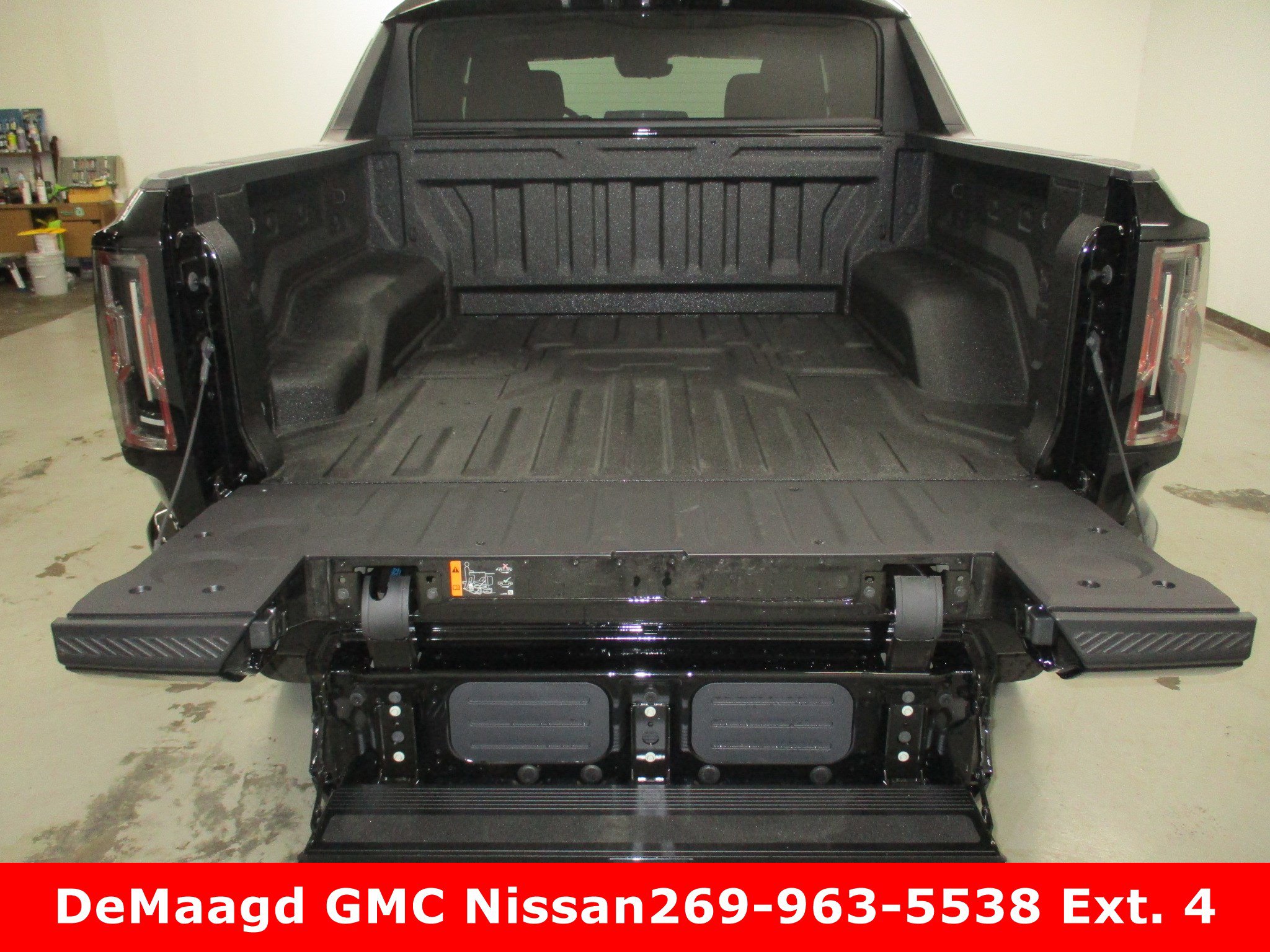 New 2026 GMC Hummer EV 4x4 Crew Cab w/ LPO, Dark Essentials Package image 6