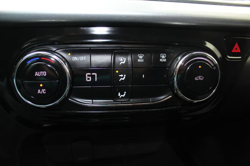 Used 2025 Chevrolet Trax LT image 34