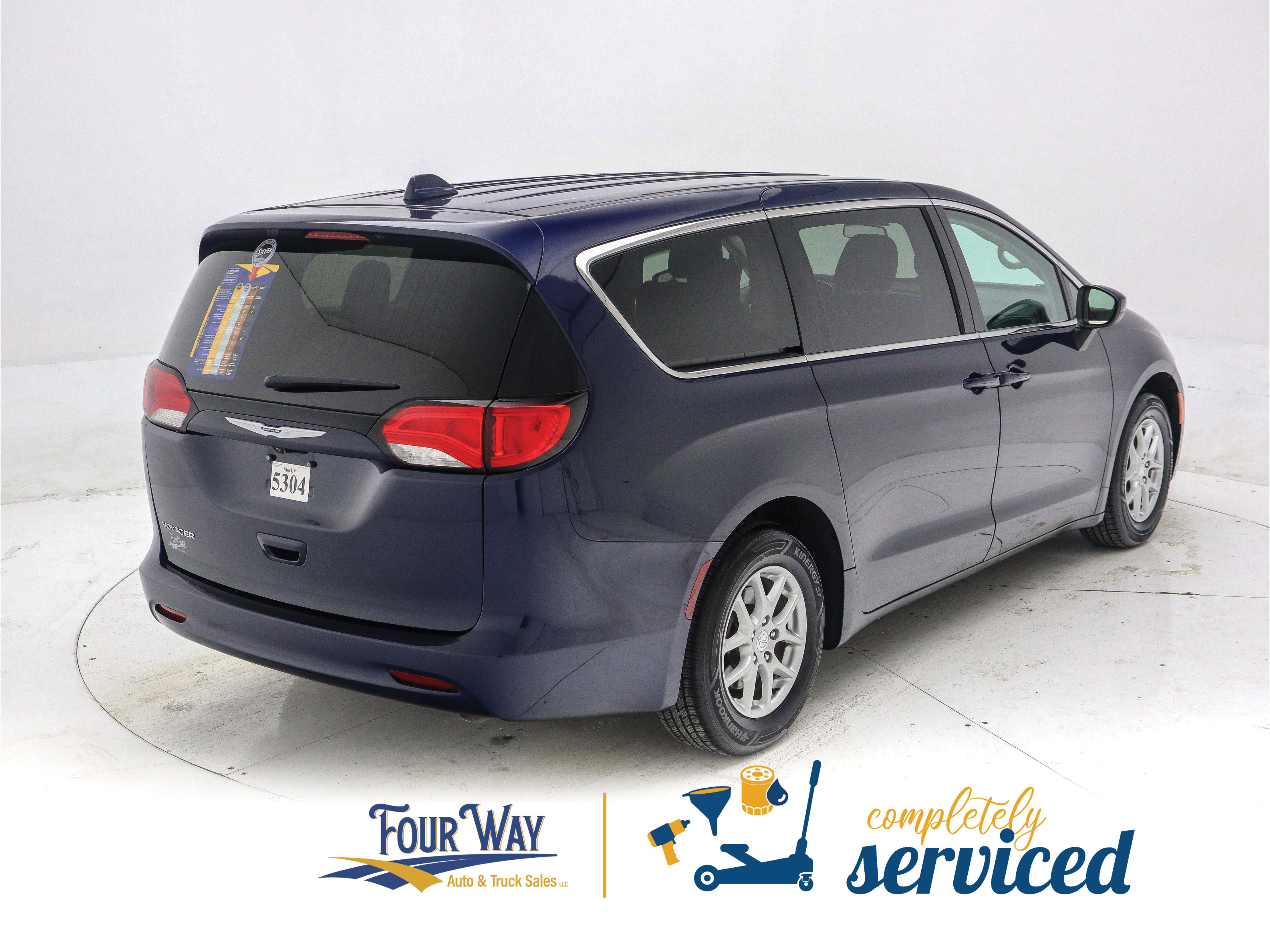 Used 2020 Chrysler Voyager LX image 4