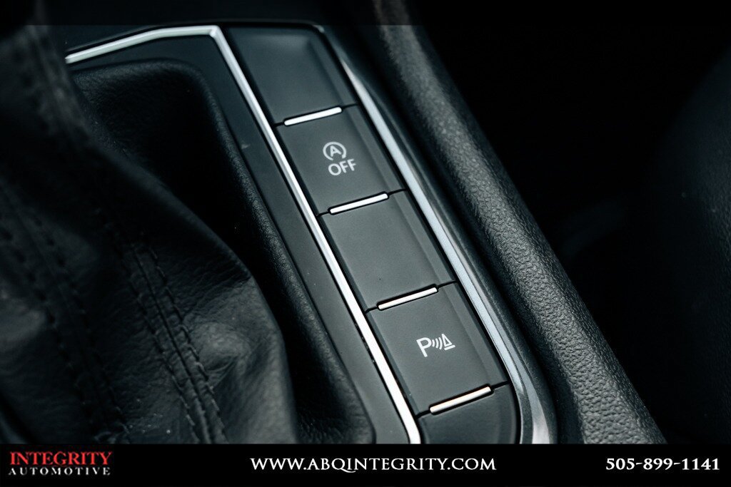 Used 2020 Volkswagen Tiguan SE R-Line AWD/4WD image 35