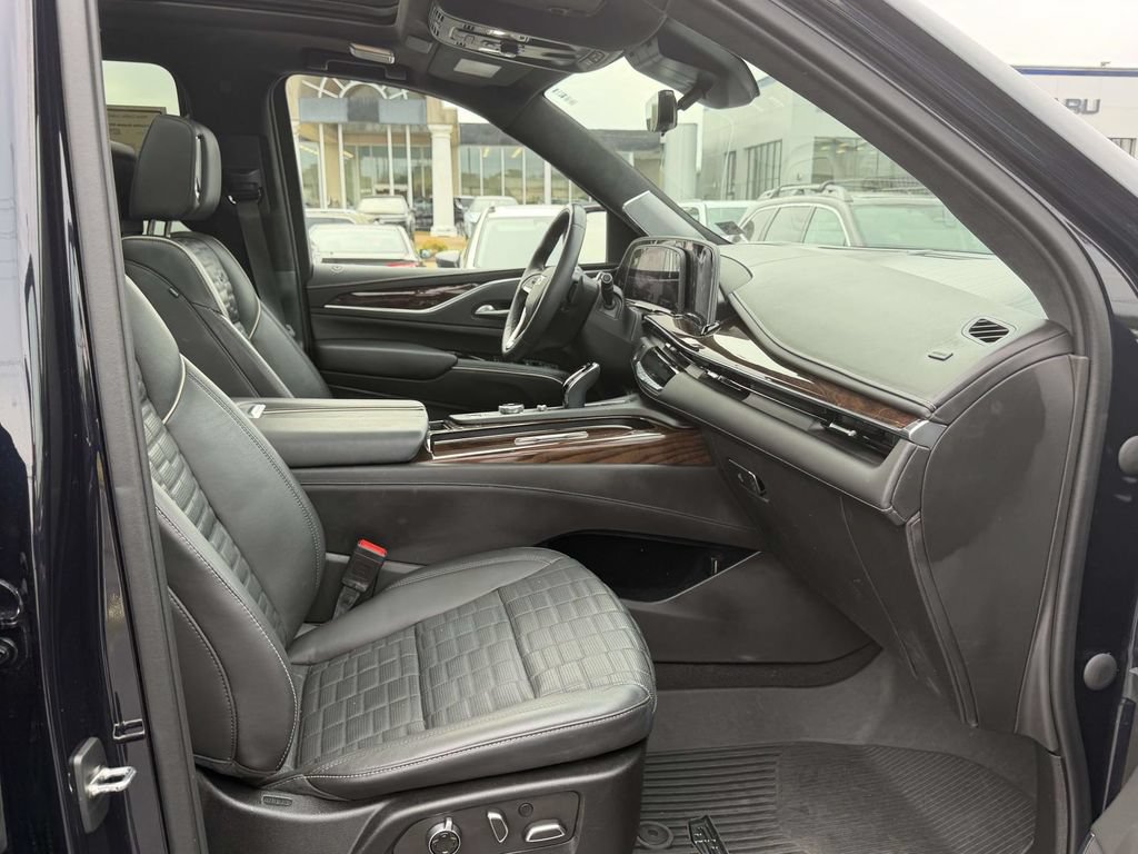 Used 2023 Cadillac Escalade ESV Sport Platinum AWD/4WD image 12