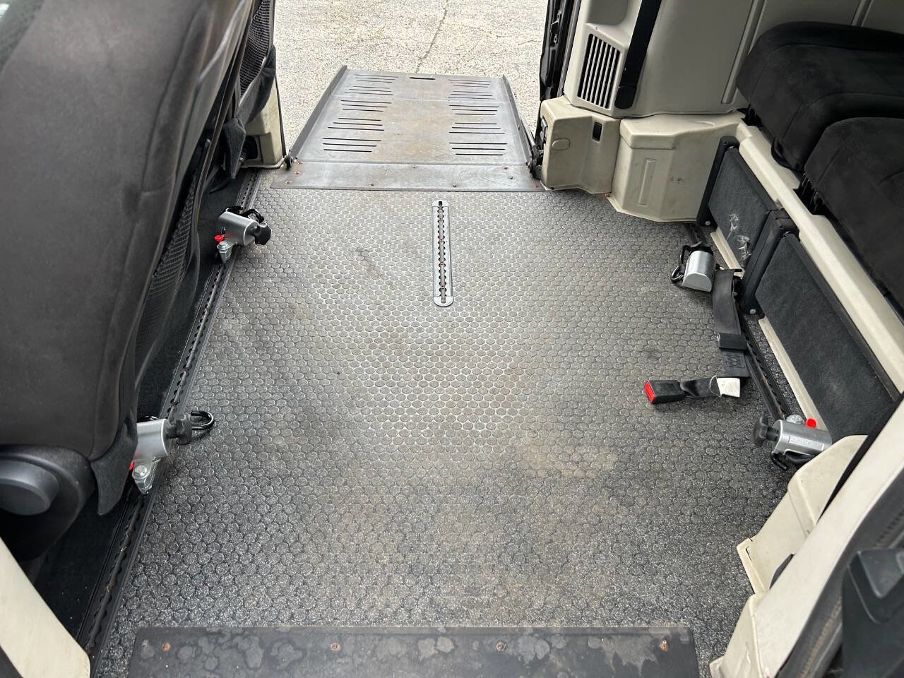 Used 2012 Dodge Grand Caravan SE image 11