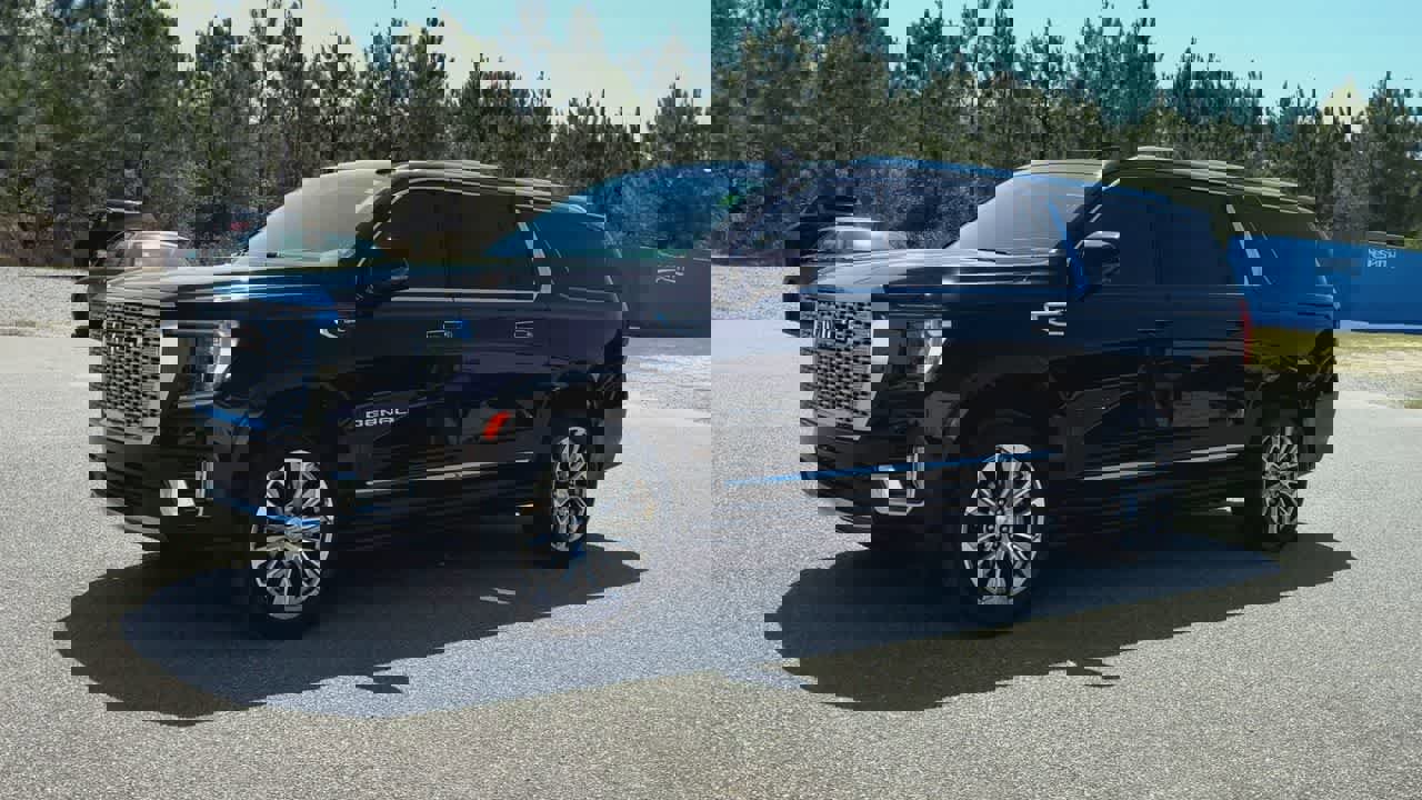 Used 2022 GMC Yukon XL Denali image 4