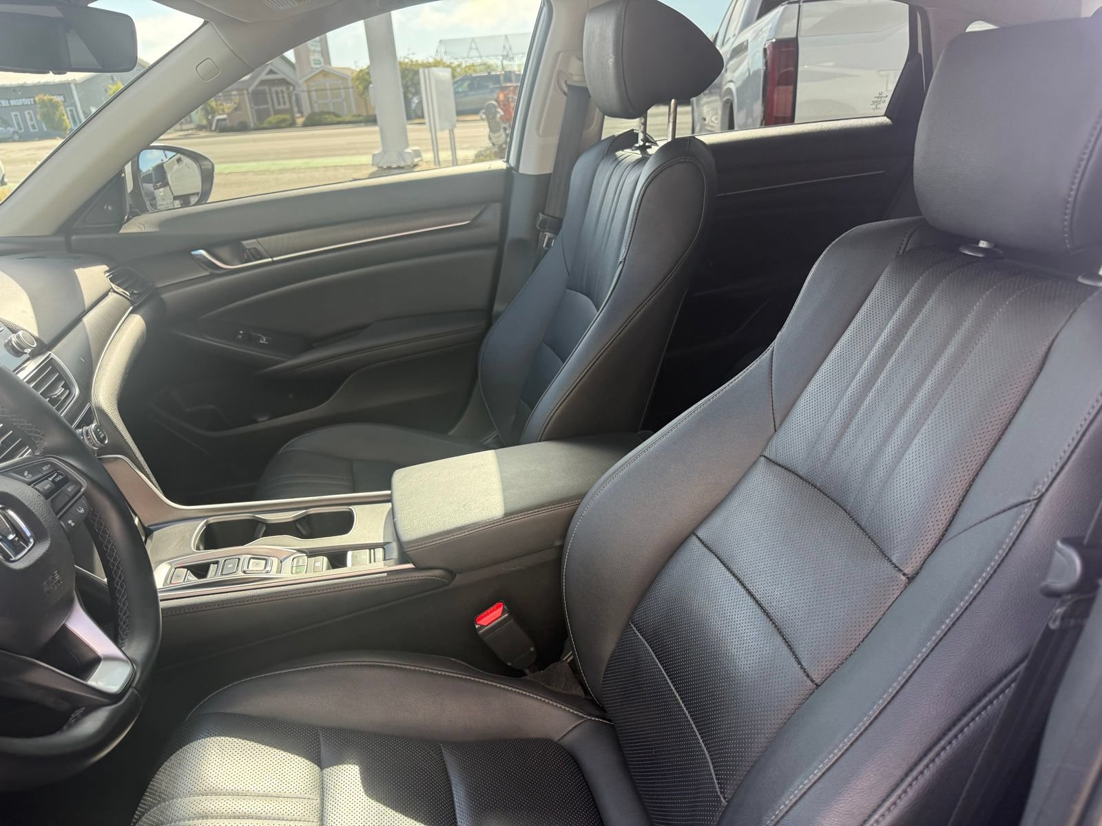 Used 2019 Honda Accord Touring image 10