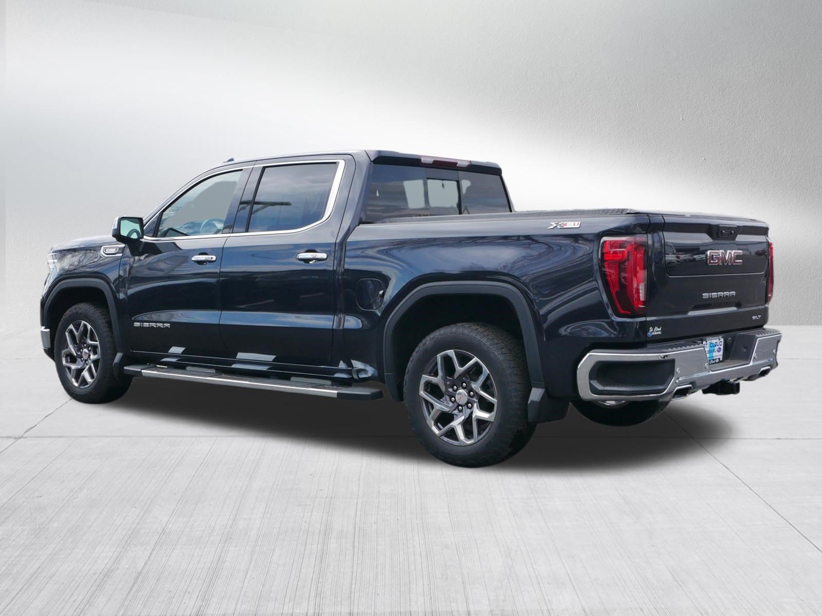 Used 2022 GMC Sierra 1500 SLT w/ SLT Premium Plus Package AWD/4WD image 5