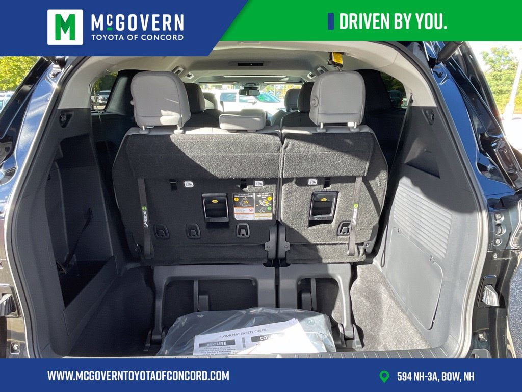 Used 2026 Toyota Sienna XLE FWD image 21