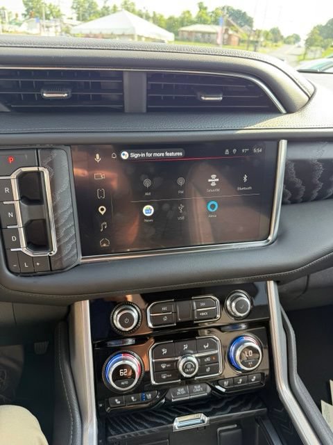 Used 2024 GMC Yukon Denali w/ Advanced Technology Package AWD/4WD image 10