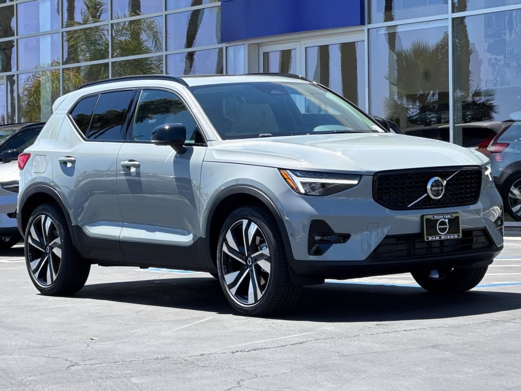 New 2026 Volvo XC40 B5 Plus w/ Protection Package Premier AWD/4WD image 7