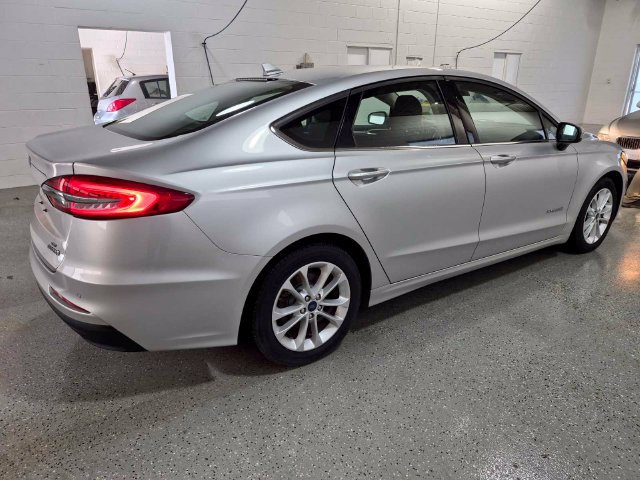 Used 2019 Ford Fusion SE FWD image 5