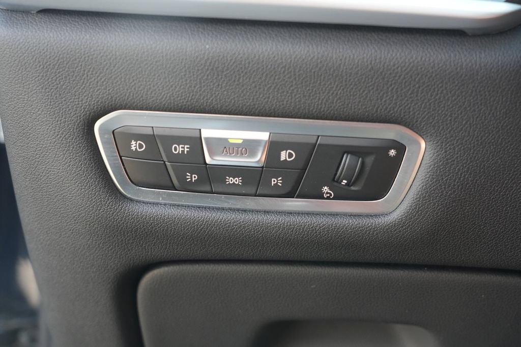 Used 2021 BMW X7 xDrive40i w/ M Sport Package AWD/4WD image 12