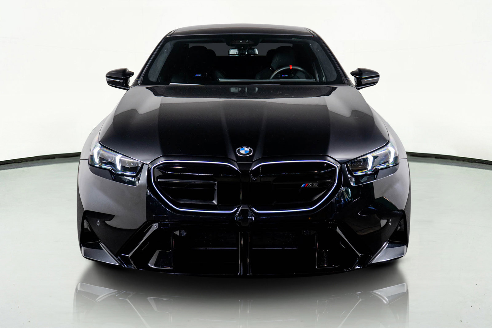 Used 2025 BMW M5 w/ Executive Package image 15