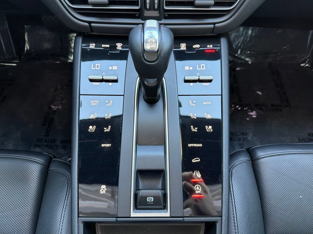 Used 2024 Porsche Macan AWD/4WD image 19