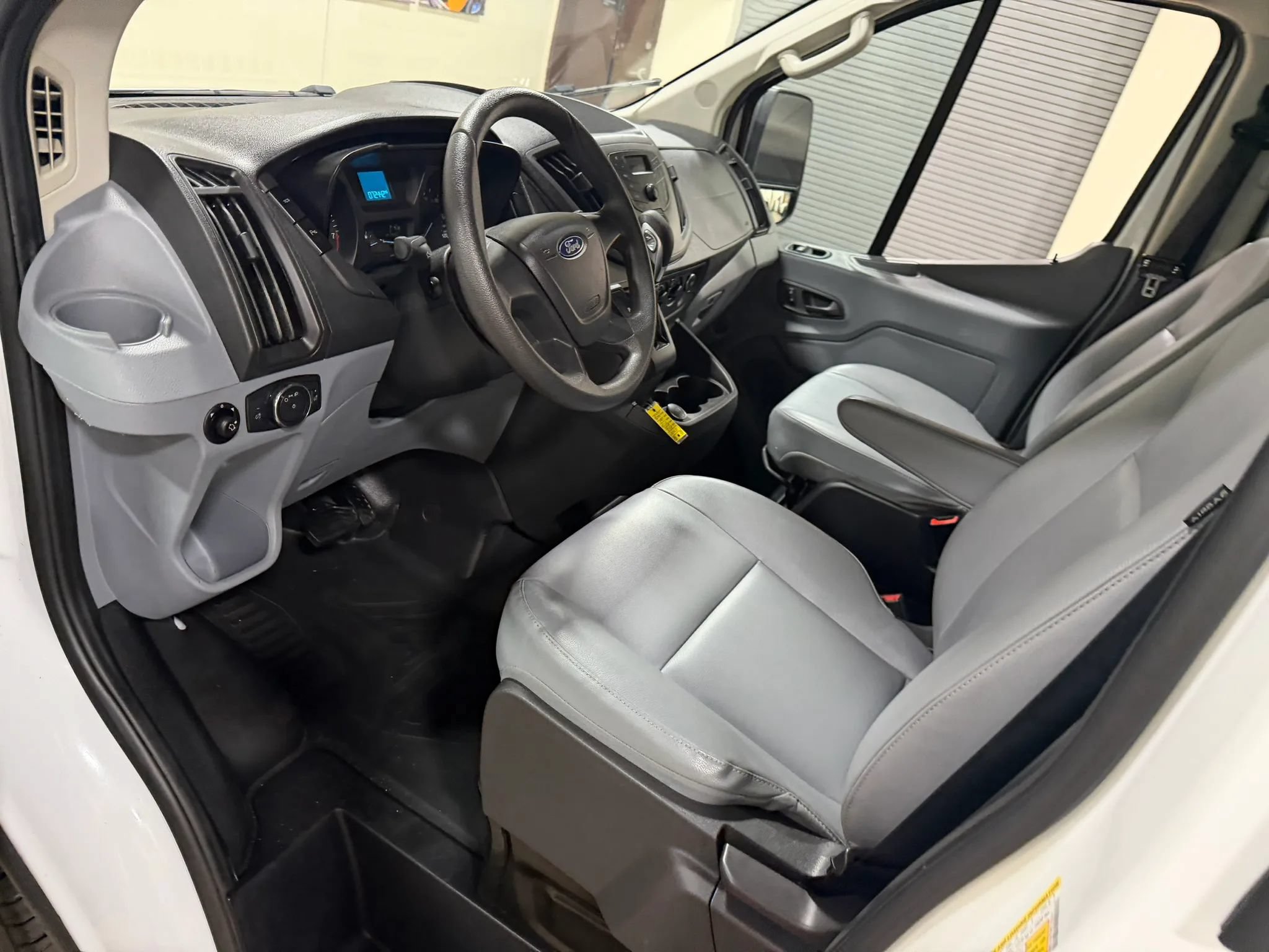 Used 2018 Ford Transit 150 XL RWD image 38