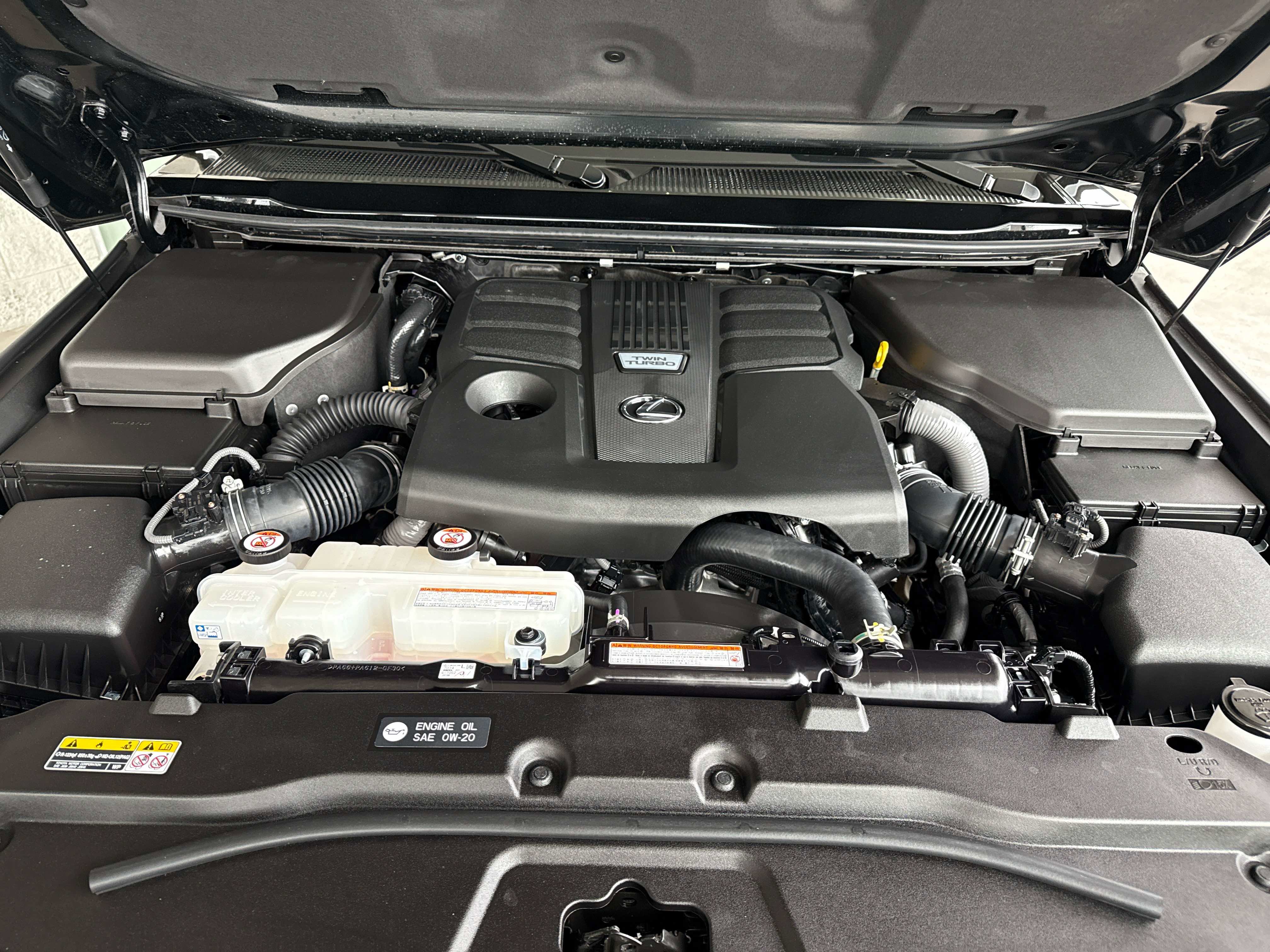 Used 2025 Lexus GX 550 w/ Accessory Package (2T) image 9