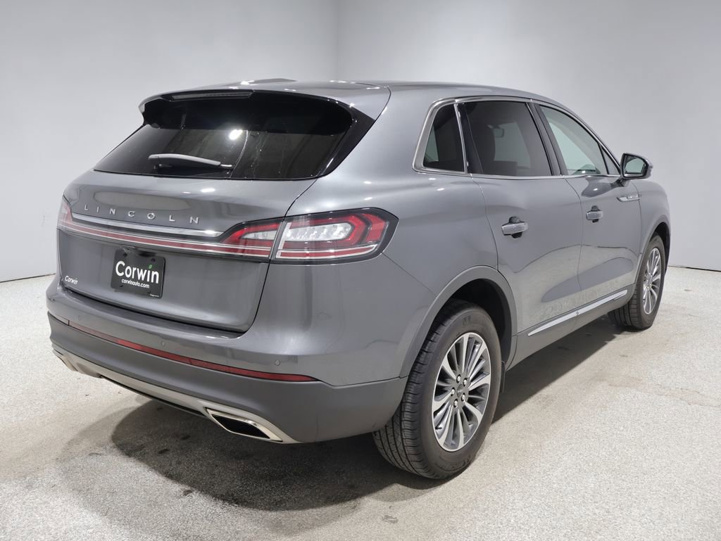 Used 2023 Lincoln Nautilus AWD image 2