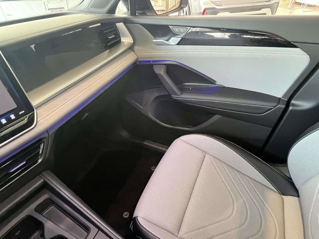 New 2026 Volkswagen Tiguan SE R-Line image 27