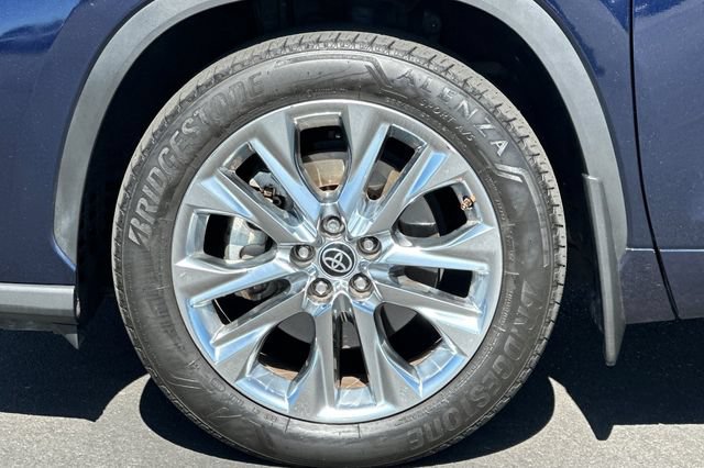 Used 2022 Toyota Highlander Limited AWD/4WD image 32
