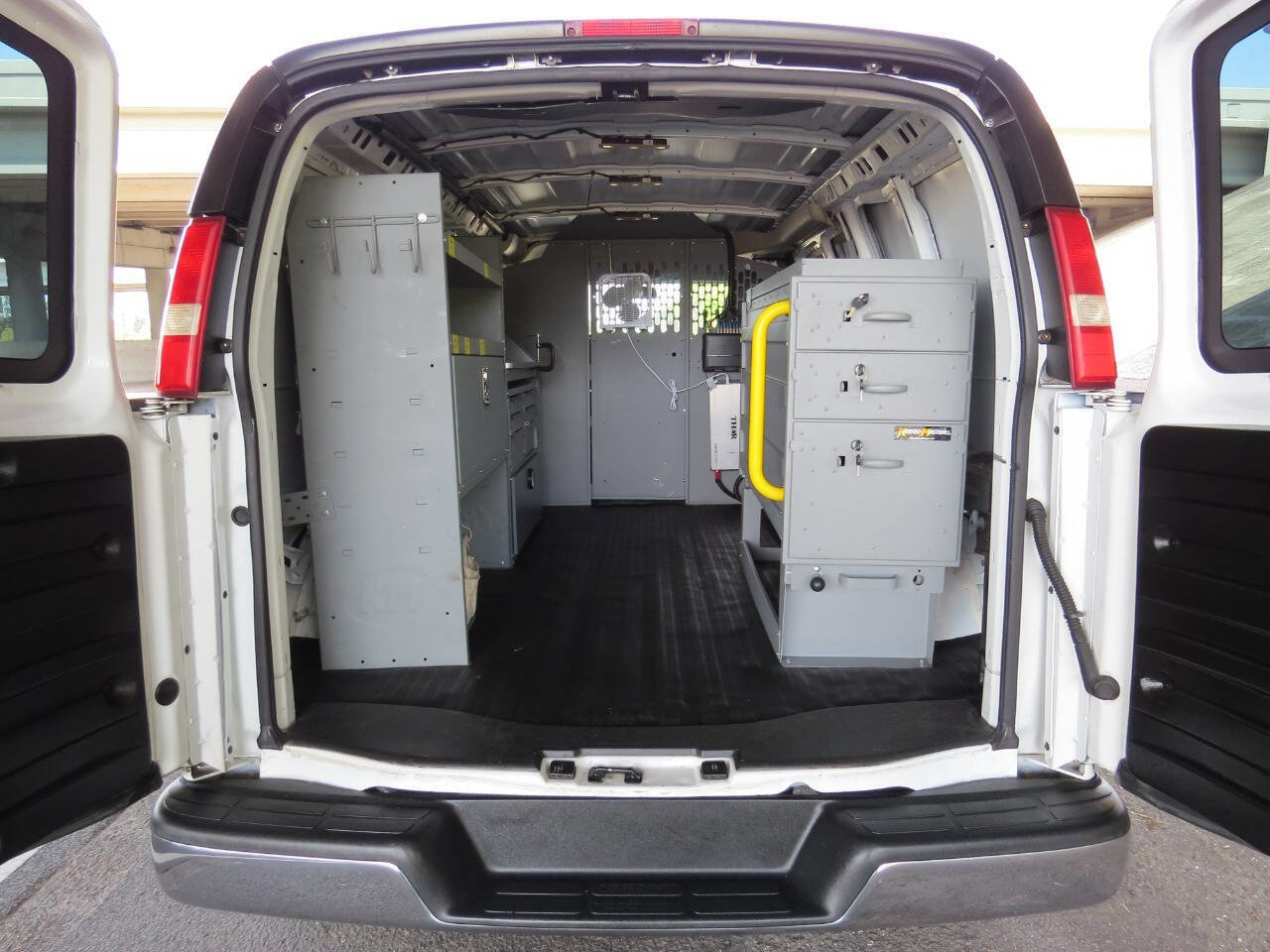 Used 2016 Chevrolet Express 3500 image 92