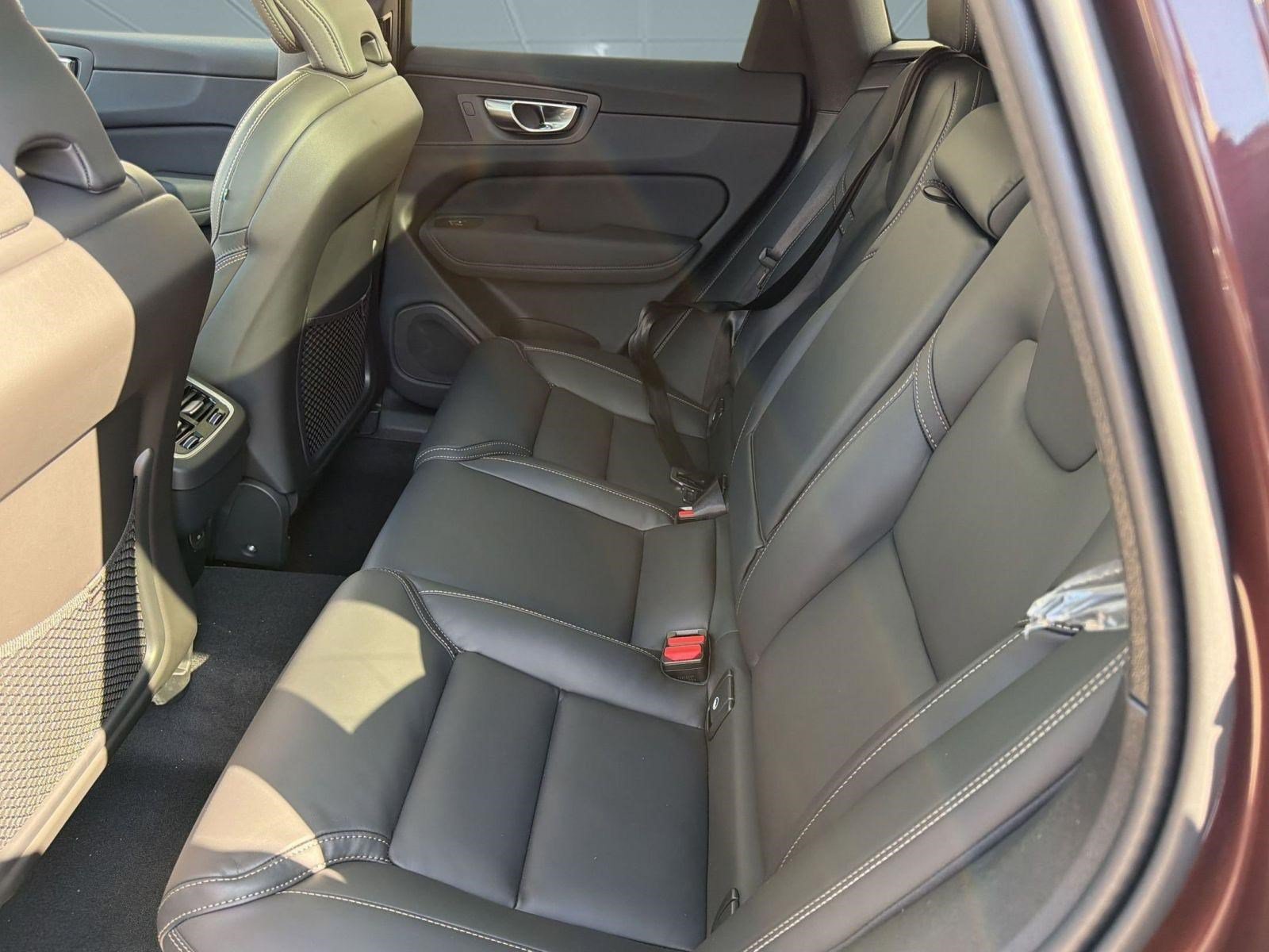 New 2026 Volvo XC60 B5 Ultra w/ Climate Package AWD/4WD image 14