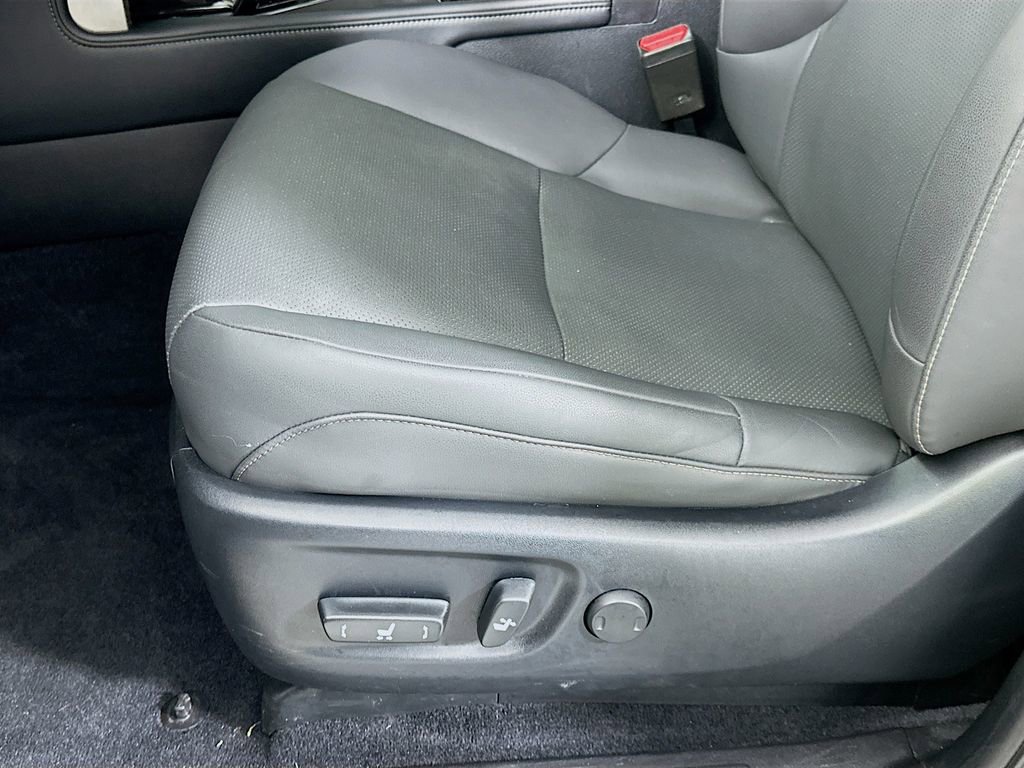 Used 2020 Lexus GX 460 Premium w/ Premium Package image 18