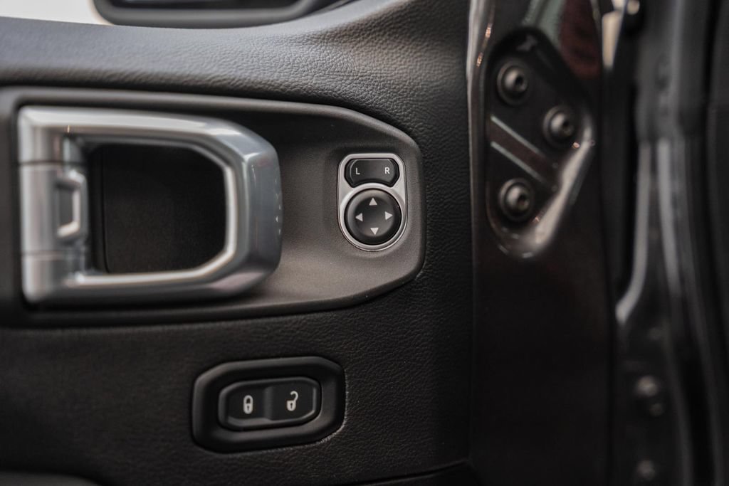 Used 2024 Jeep Wrangler Unlimited Sahara w/ Technology Group AWD/4WD image 41