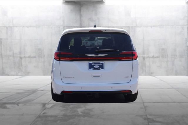 Used 2023 Chrysler Pacifica Touring-L w/ Uconnect Theater Family Group AWD/4WD image 6