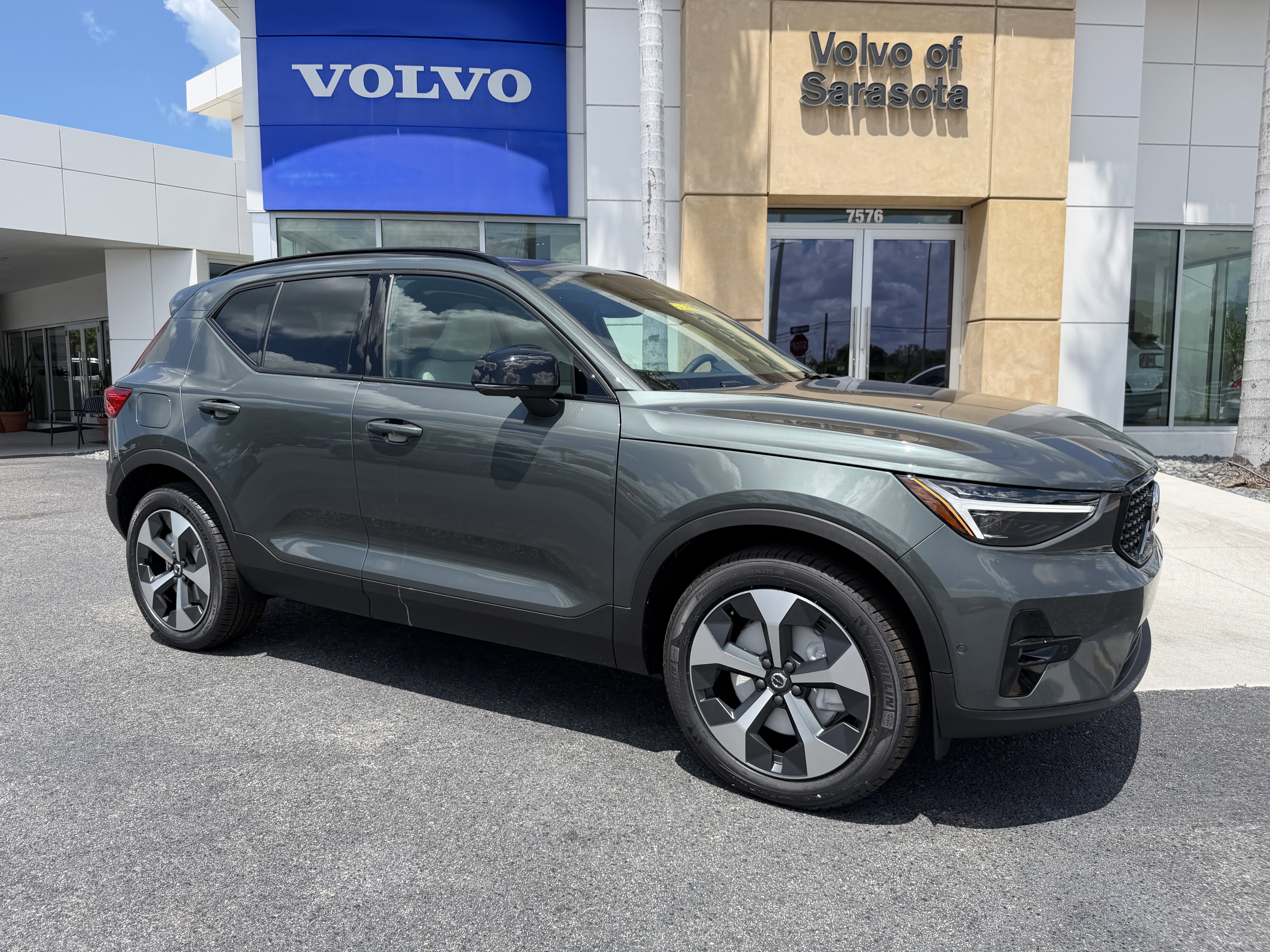 New 2026 Volvo XC40 B5 Plus w/ Climate Package AWD/4WD video 1