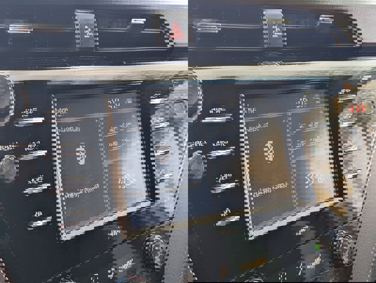 Used 2020 Toyota Camry SE w/ Blackout Package image 22