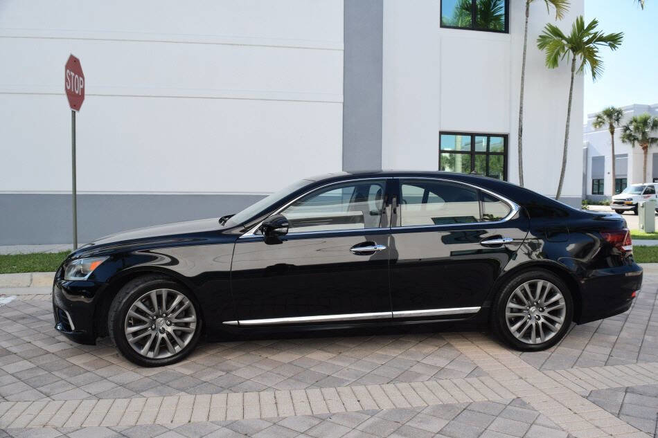 Used 2013 Lexus LS 460 AWD w/ Comfort Pkg image 4