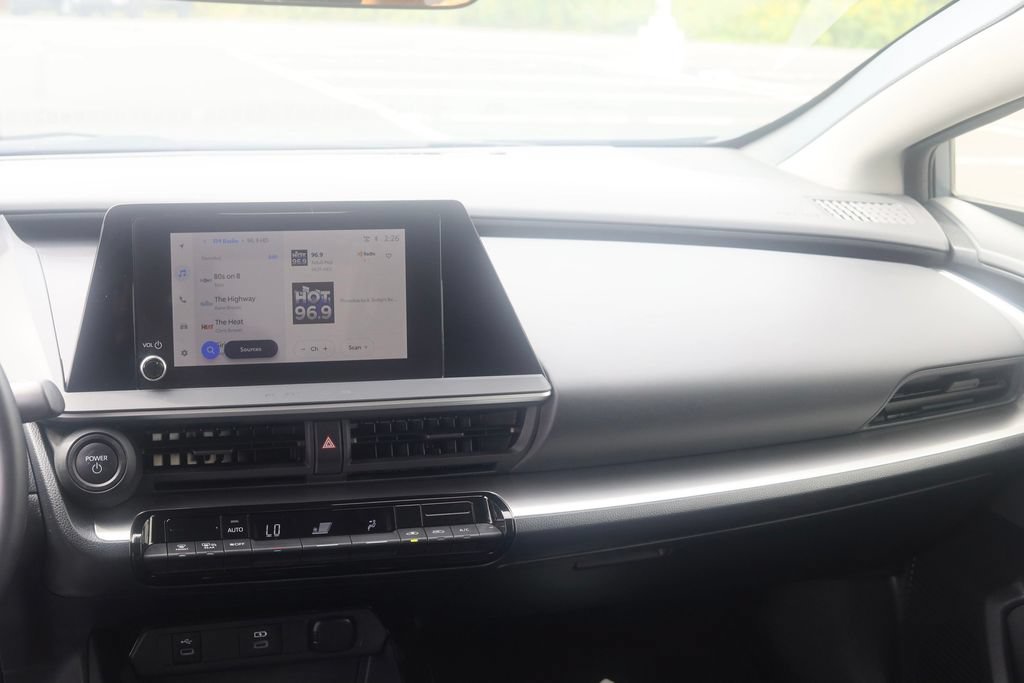 Used 2025 Toyota Prius LE FWD image 9