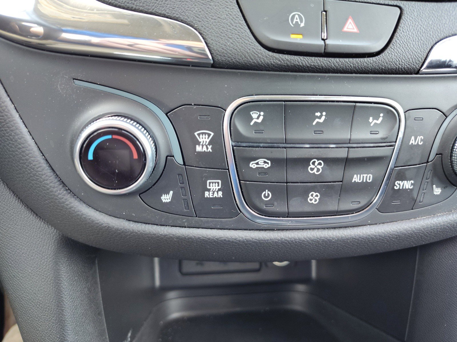 Used 2023 Chevrolet Equinox LT image 27