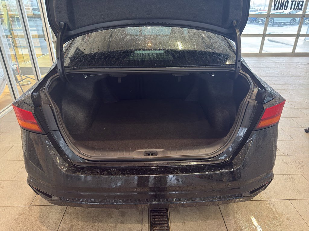 Used 2024 Nissan Altima 2.5 SV FWD image 8