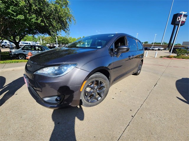 Used 2019 Chrysler Pacifica Touring Plus w/ S Appearance Package FWD video 2