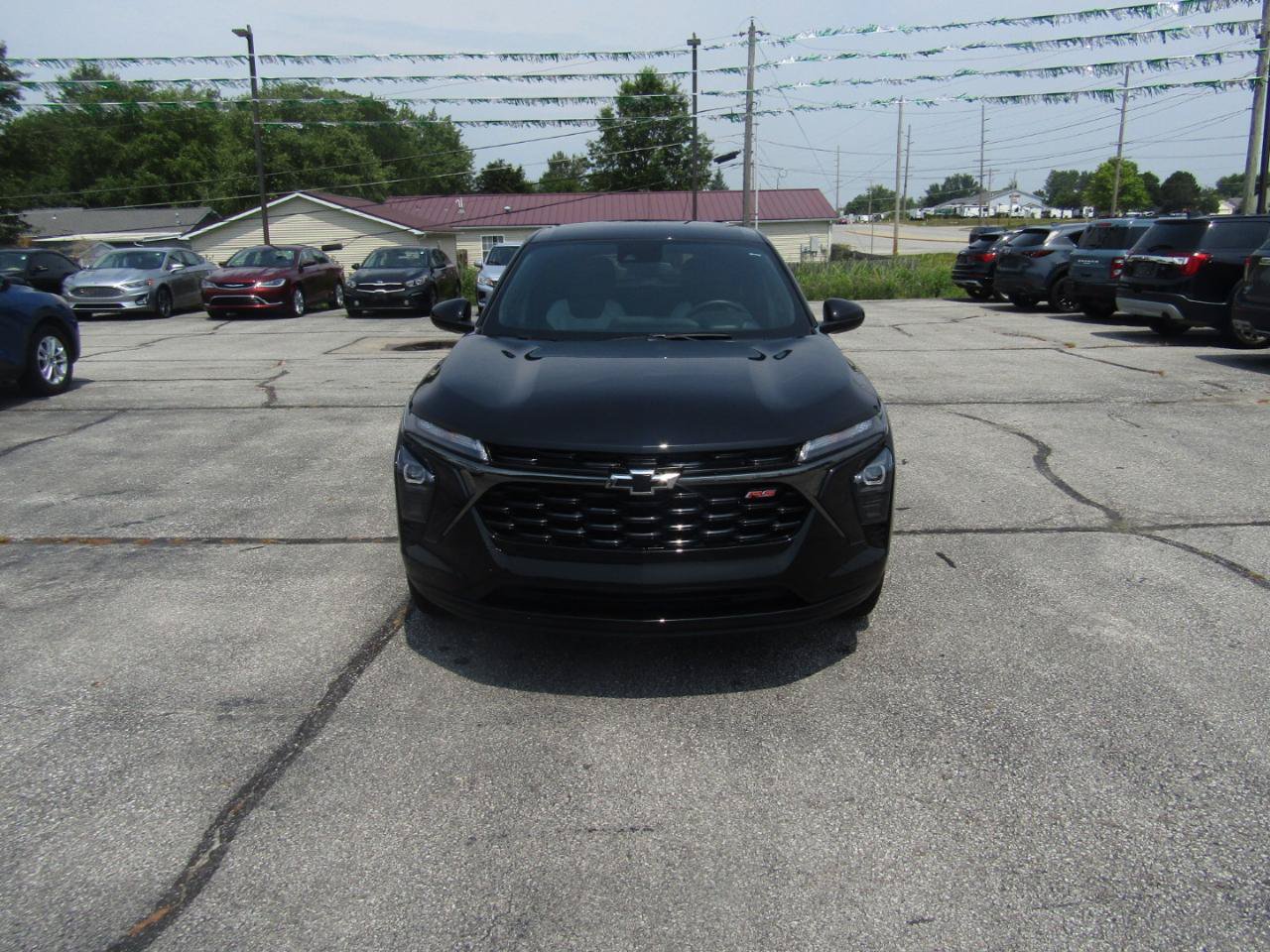 Used 2025 Chevrolet Trax RS FWD image 2