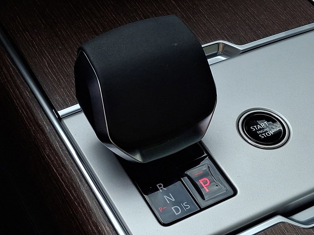New 2025 Land Rover Range Rover SE image 13